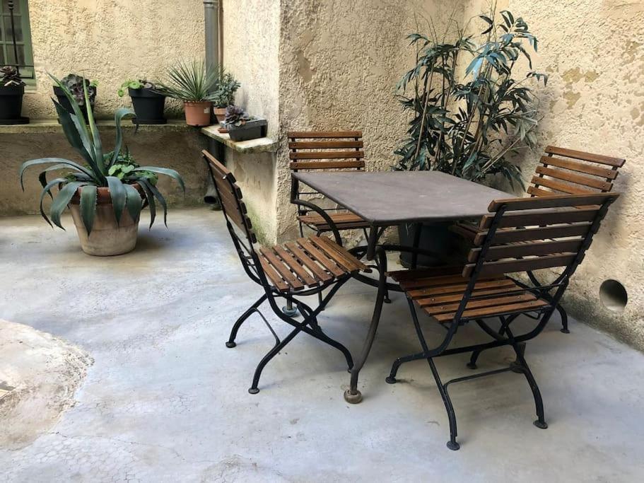Ulysse, Appartement Spacieux Au Centre Historique D'Uzes En Rez-De-Chaussee Avec Exterieur, Proche Parking Des Marroniers Extérieur photo